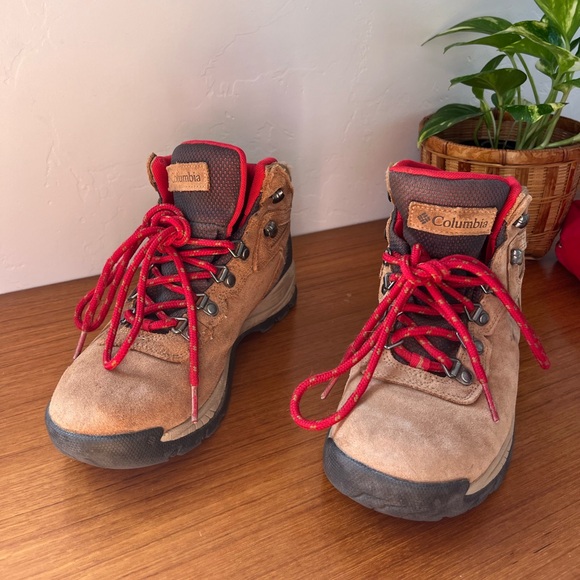 Women’s Columbia Newton Ridge Apmed Brown and Red Waterproof Hiking Boots 6.5 - Picture 2 of 15
